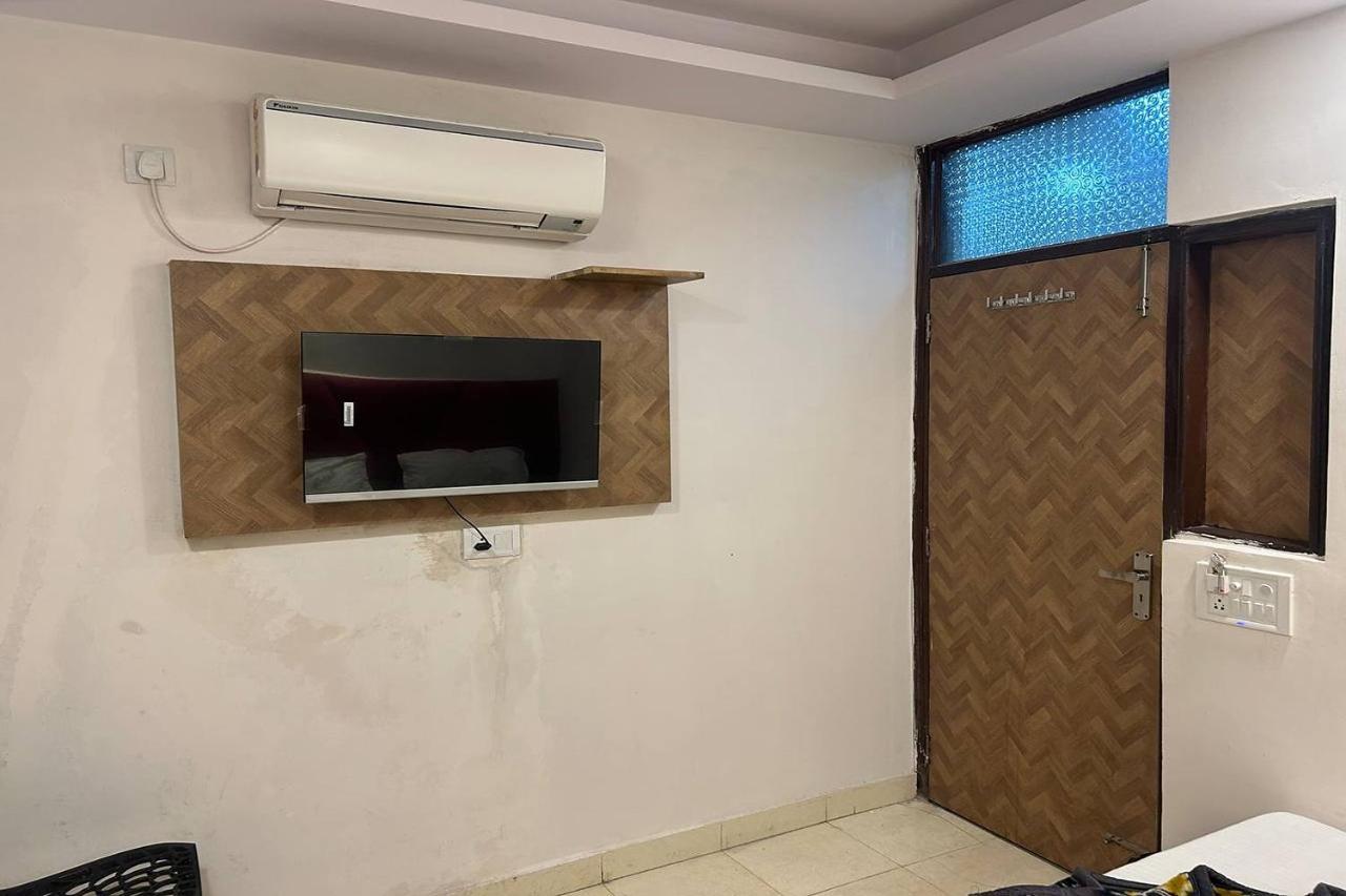 Hotel Shree Near Railway Station, Paharganj 2*