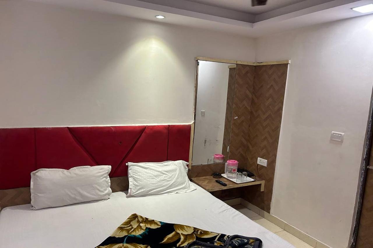 Hotel Shree Near Railway Station, Paharganj New Delhi