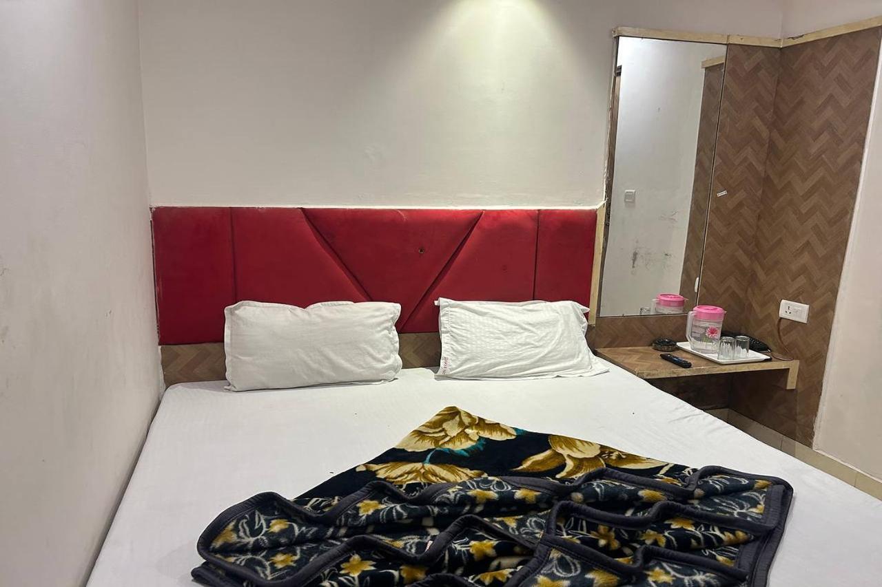 Hotel Shree Near Railway Station, Paharganj